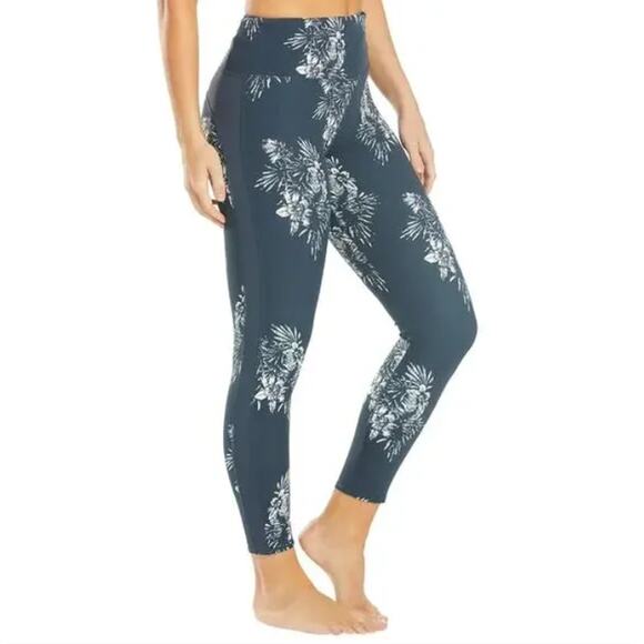 Vuori Seascape Water Leggings Blue Floral Stretch Activewear Pants Medium - Picture 1 of 8
